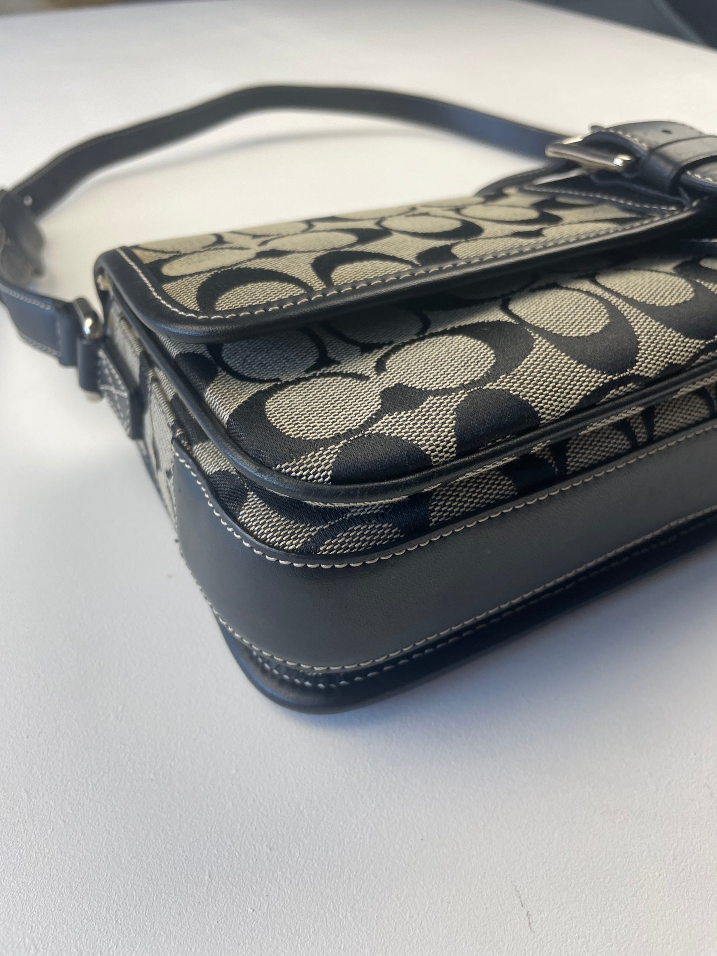 Coach Signature Hamptons Baguette