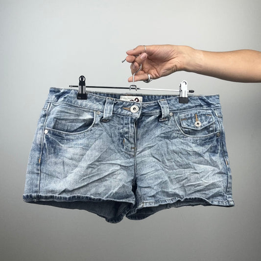 2000s Mini Denim Shorts with cute Pockets