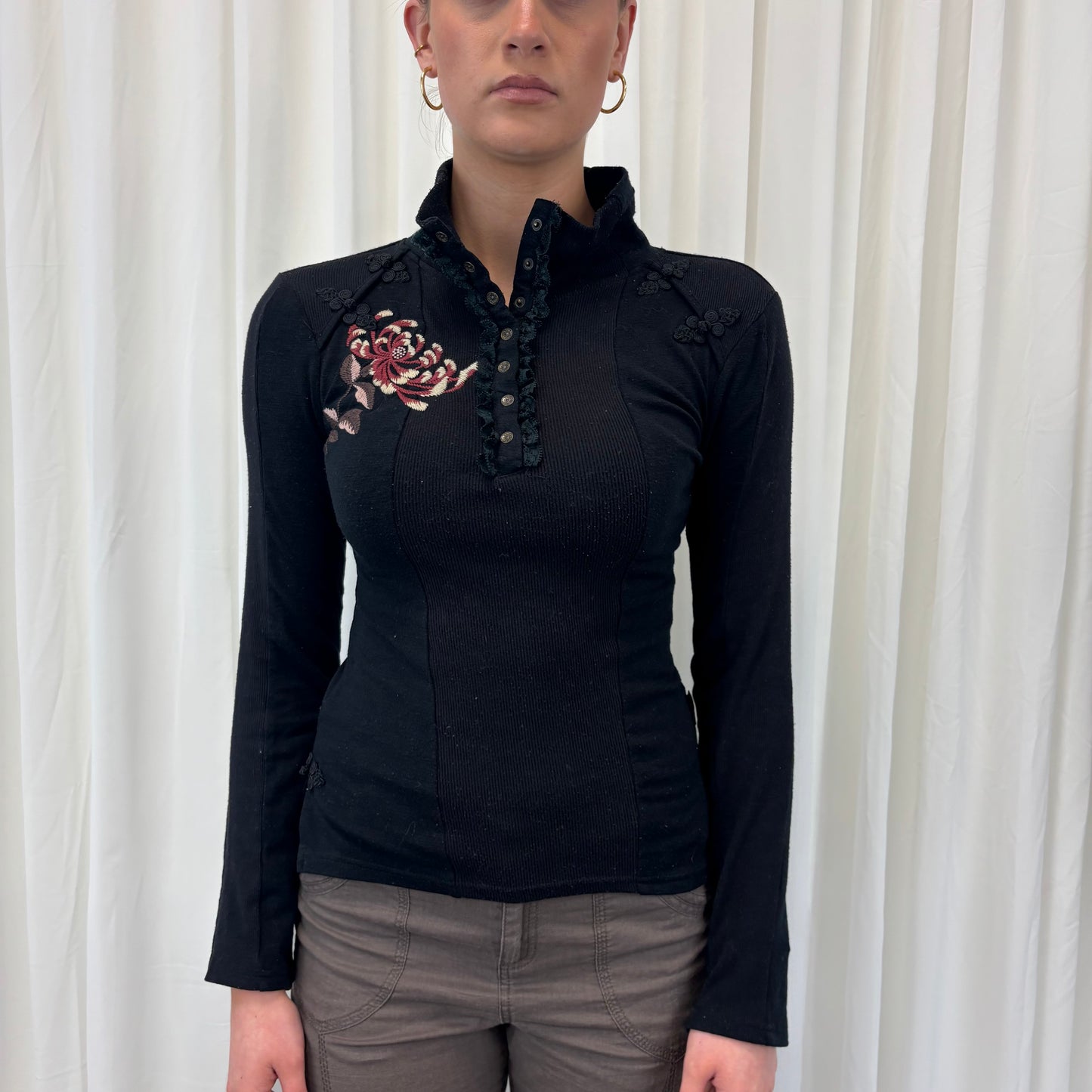 Embroidered Vintage Turtle Neck Top