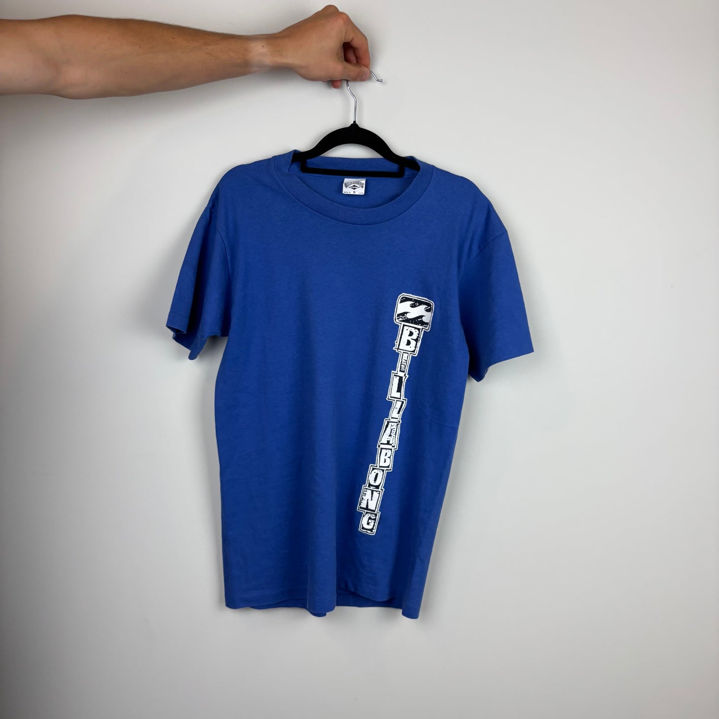 Billabong Vertical Graphic Spell out | Size S